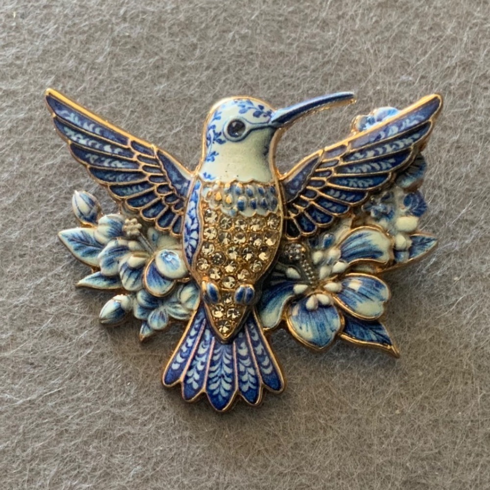 Vintage Delft Blue White Enamel Hummingbird Rhinestone Gold Tone Pin Brooch